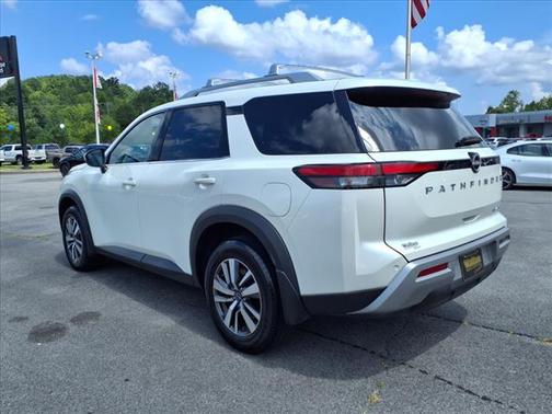 2024 Nissan Pathfinder SL