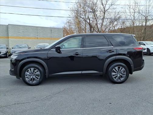 2025 Nissan Pathfinder S