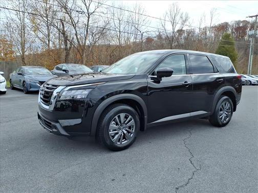 2025 Nissan Pathfinder S