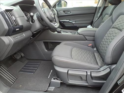 2025 Nissan Pathfinder S