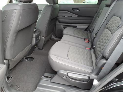 2025 Nissan Pathfinder S