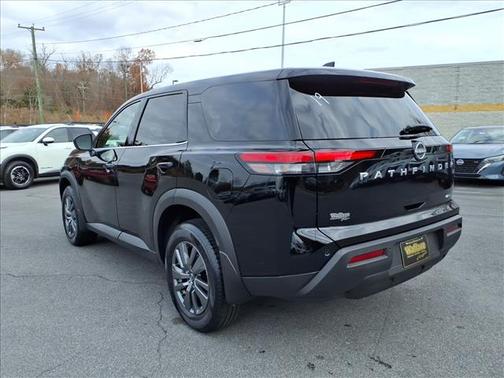 2025 Nissan Pathfinder S