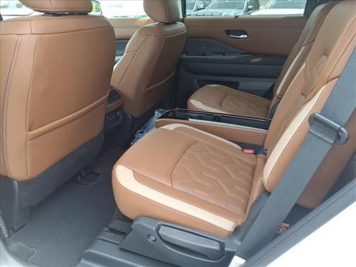 White / Black 2026 Nissan Pathfinder Platinum