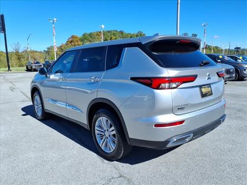 2022 Mitsubishi Outlander ES