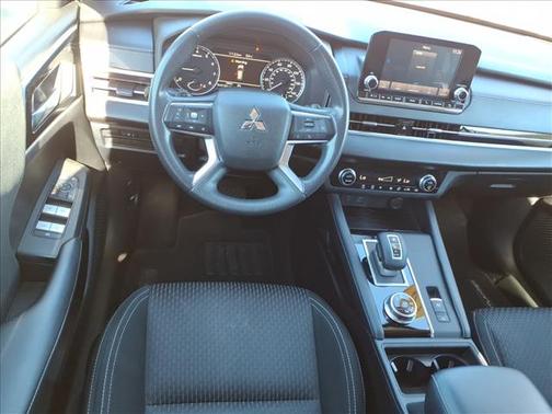 2022 Mitsubishi Outlander ES