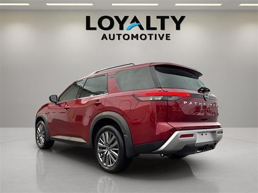 2025 Nissan Pathfinder SL