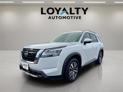2024 Nissan Pathfinder SL