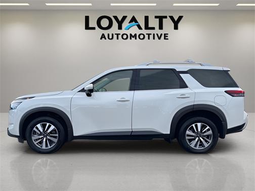 2024 Nissan Pathfinder SL