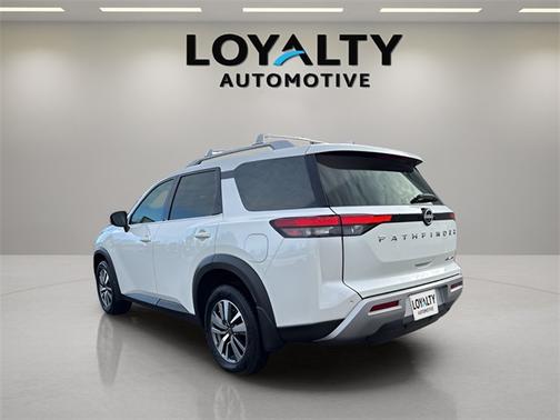 2024 Nissan Pathfinder SL