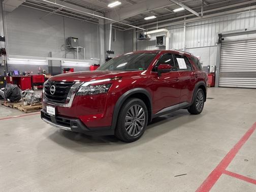 2024 Nissan Pathfinder SL
