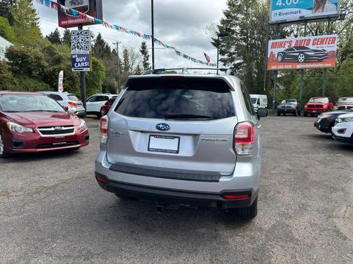 Ice Silver Metallic 2017 Subaru Forester 2.5i Premium