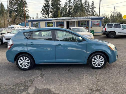 2009 Pontiac Vibe Base