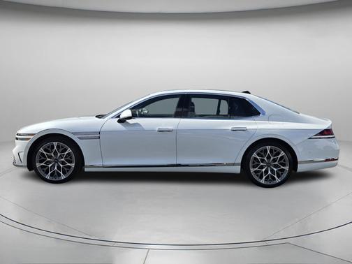 2023 Genesis G90 e-SC