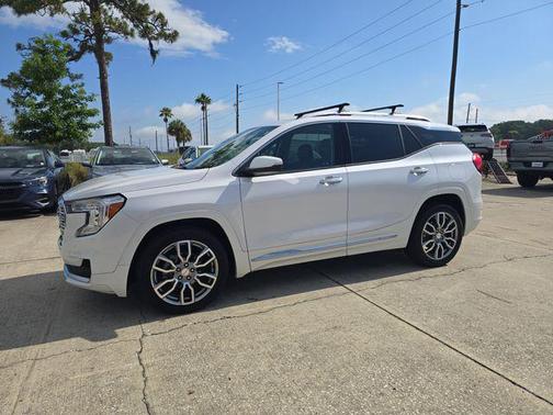 White Frost Tricoat 2022 GMC Terrain Denali