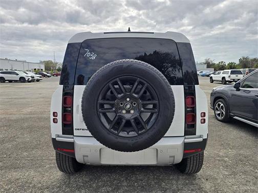 2025 Land Rover Defender 110 P300