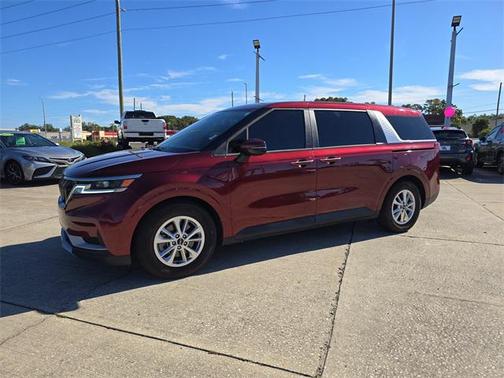 2023 Kia Carnival LX