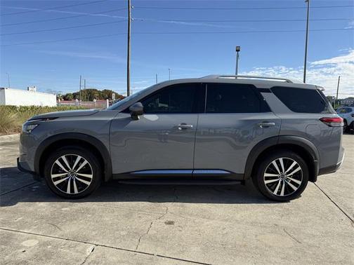 2025 Nissan Pathfinder Platinum FWD