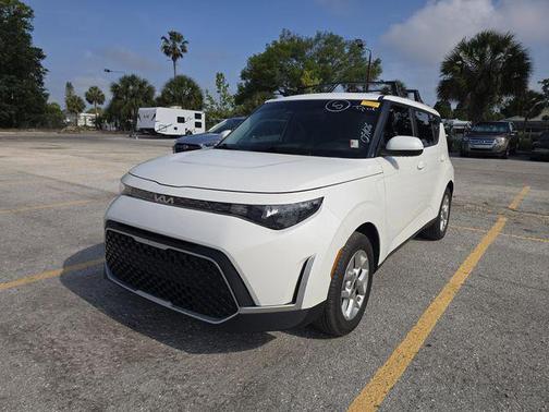Snow White Pearl 2025 Kia Soul LX