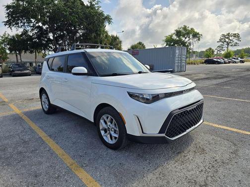 Snow White Pearl 2025 Kia Soul LX
