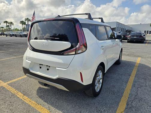 Snow White Pearl 2025 Kia Soul LX