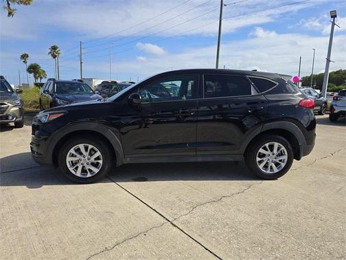 2021 Hyundai TUCSON SE