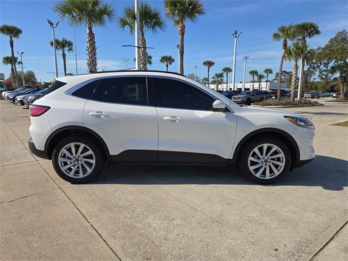 2022 Ford Escape Titanium