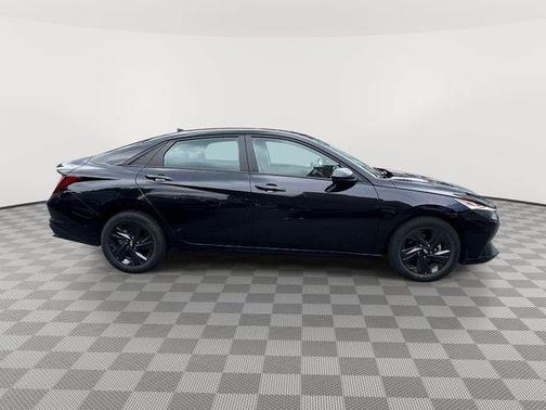 Black 2023 Hyundai ELANTRA SEL