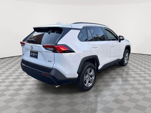 Ice 2023 Toyota RAV4 XLE