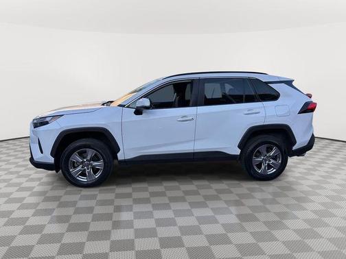 Ice 2023 Toyota RAV4 XLE