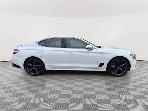 Uyuni White 2023 Genesis G70 2.0T