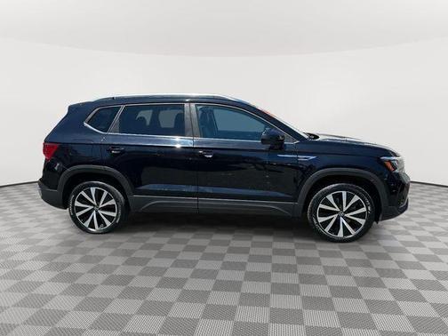Deep Black Pearl Effect 2024 Volkswagen Taos 1.5T SE