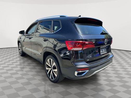 Deep Black Pearl Effect 2024 Volkswagen Taos 1.5T SE
