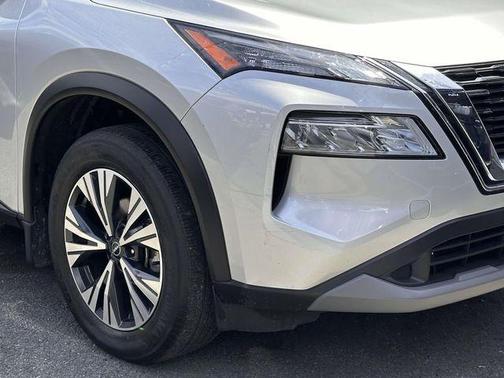 Brilliant Silver Metallic 2023 Nissan Rogue SV