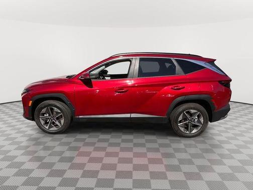 Red 2025 Hyundai TUCSON SEL Convenience