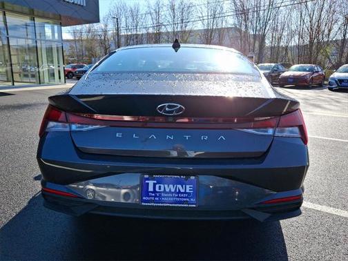 2022 Hyundai ELANTRA SEL