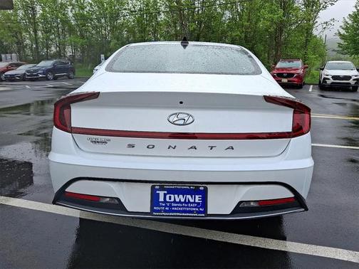 2022 Hyundai SONATA SE