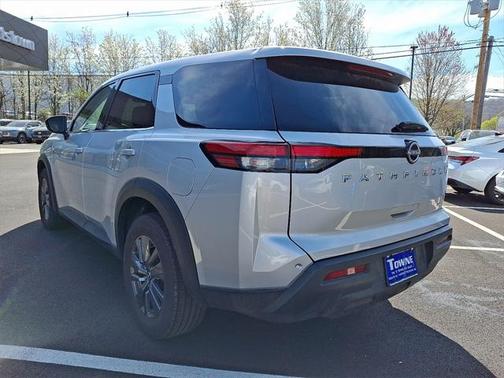 2022 Nissan Pathfinder S 4WD