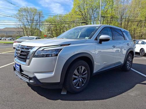 2022 Nissan Pathfinder S 4WD