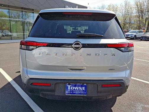2022 Nissan Pathfinder S 4WD