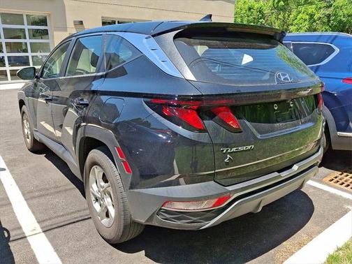 2023 Hyundai TUCSON SE