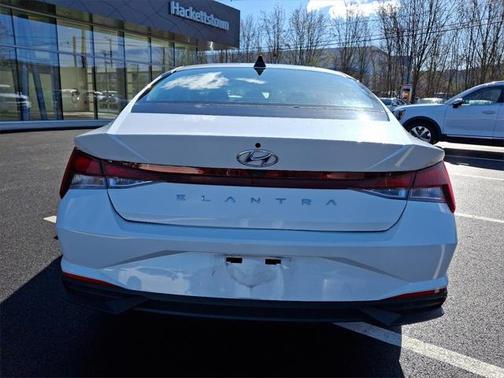 2022 Hyundai ELANTRA SEL