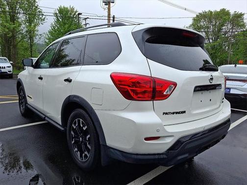2019 Nissan Pathfinder SL