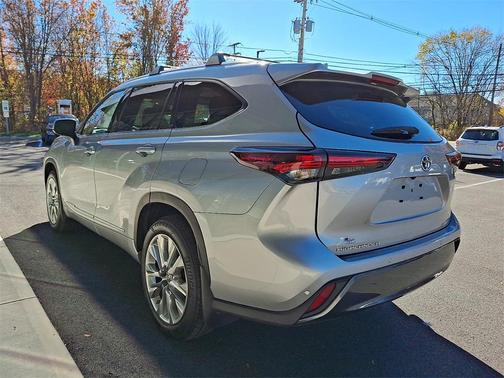 2024 Toyota Highlander Hybrid Limited