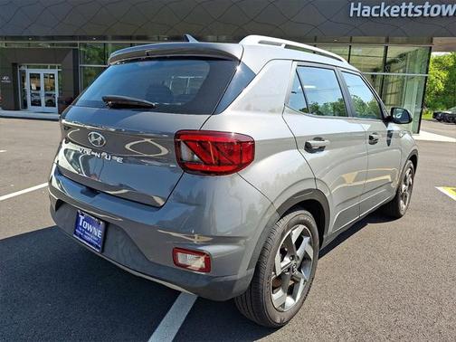 2022 Hyundai VENUE SEL