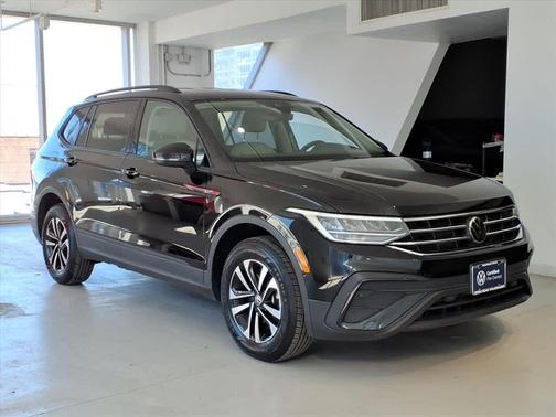 Deep Black Pearl Effect 2023 Volkswagen Tiguan 2.0T S