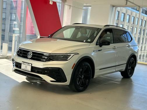2023 Volkswagen Tiguan 2.0T SE R-Line Black