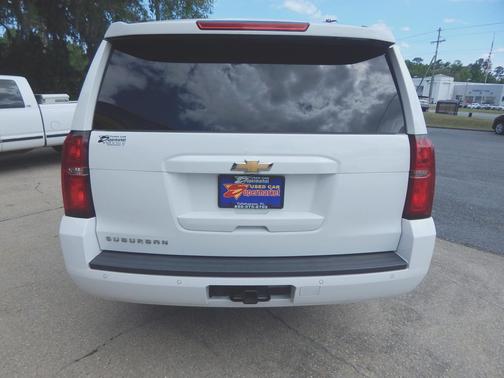 White 2018 Chevrolet Suburban LT