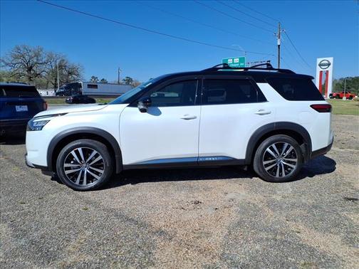 2025 Nissan Pathfinder Platinum