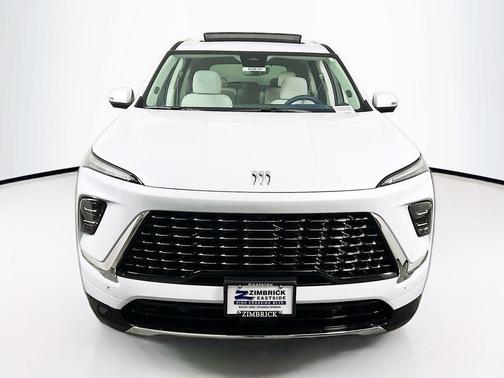 Iridescent White Tricoat 2026 Buick Enclave Avenir FWD