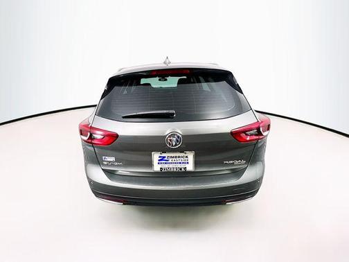 2018 Buick Regal TourX Essence
